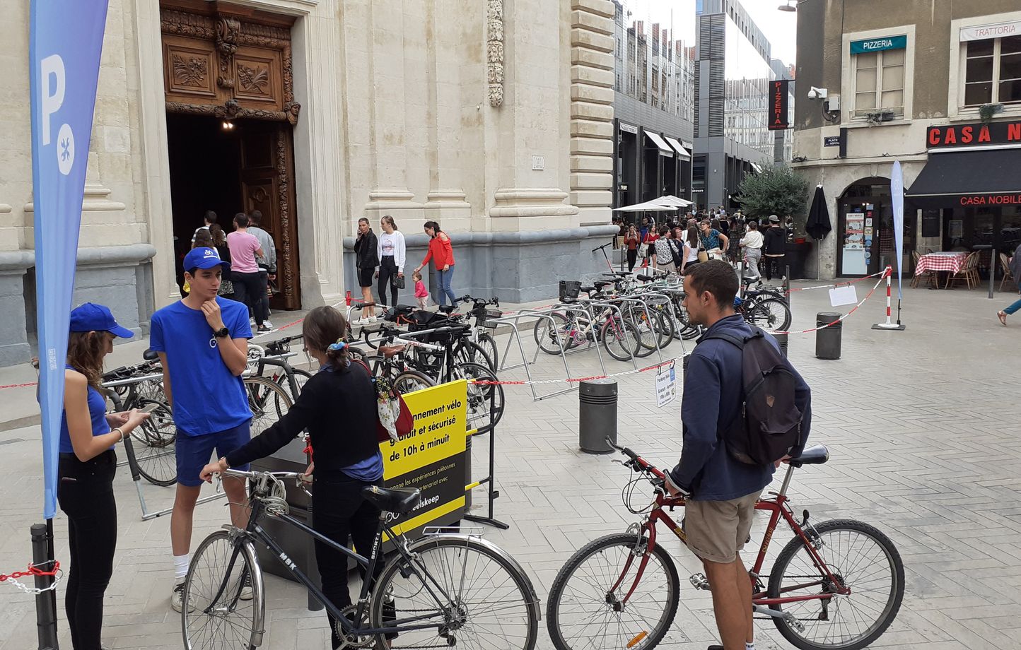 Un Lyonnais propose des parcs à vélos surveillés dans toute la France